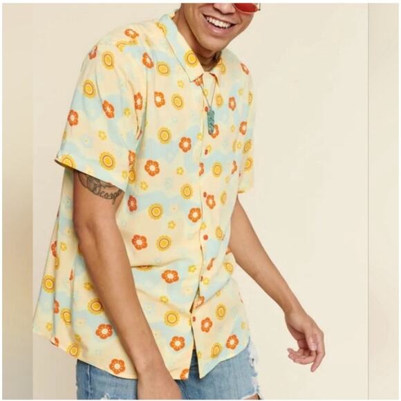 EARTHBOUND Other - Earthbound Trading Co Mens Button Up Yellow Blue Floral Retro Top Size XL